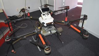 Le drone permet une application optimale des peintures et blancs d’ombrage. Une piste à ne pas négliger face au changement climatique et à la répétition des épisodes caniculaires. ©A.Mabire